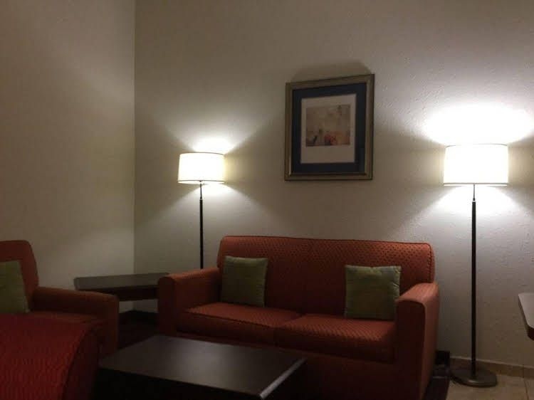 Skydive Inn & Suites2