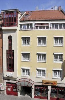Garden Hotel2