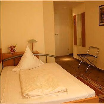 Crown Hotel2