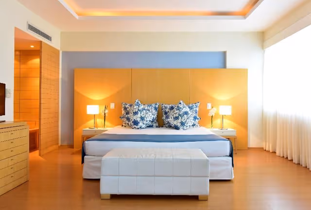 SINGLE LUXURY
