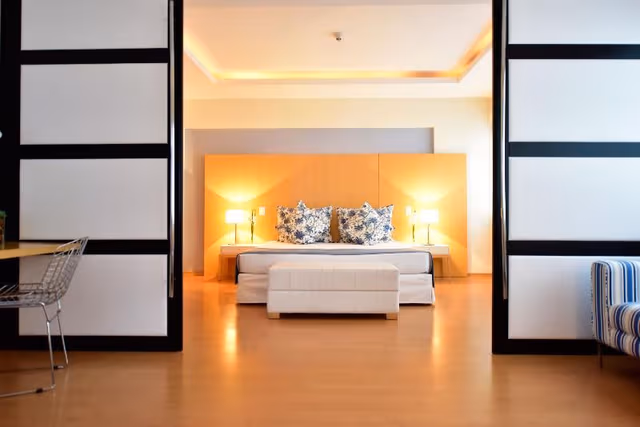 SINGLE LUXURY