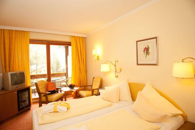 Harmony's Hotel Pragant4