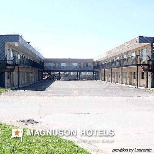 Canuck Inn and Suites3