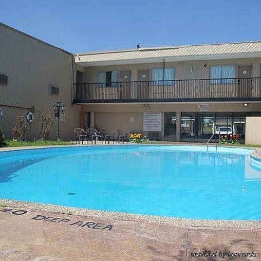 Canuck Inn and Suites2