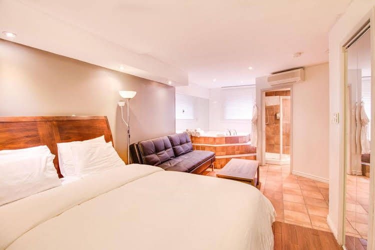 Auberge du Carre St-Louis1