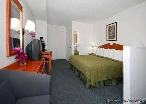 Portofino Beach Inn4