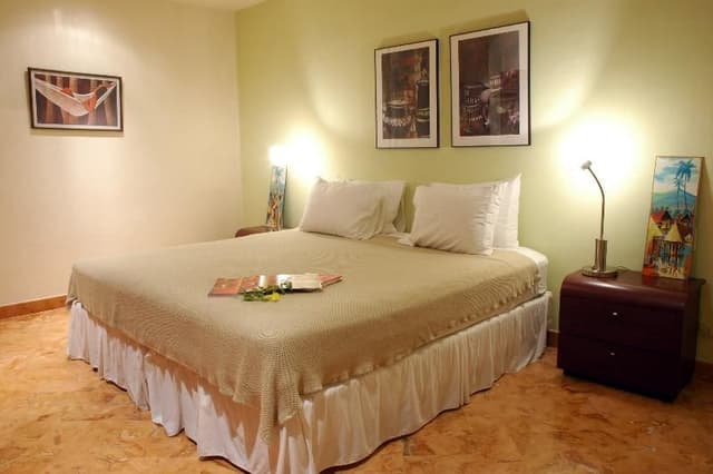 DOUBLE ONE BEDROOM