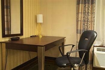 Woodbine Hotel & Suites4