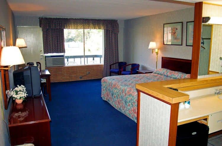 Carolinian Inns Carolinian Inns