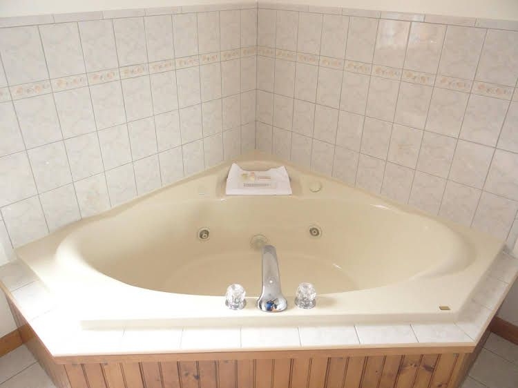 Rhea's Inn by the Sea1