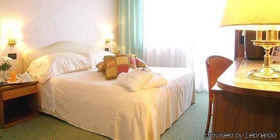 Waldorf Suite Hotel4