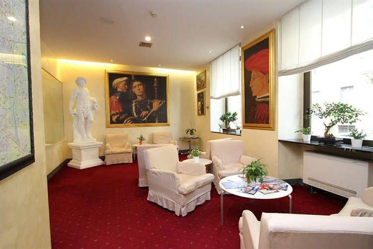 Club Hotel1