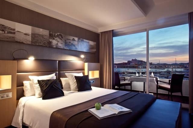 SUITE SUPERIOR CITY VIEW