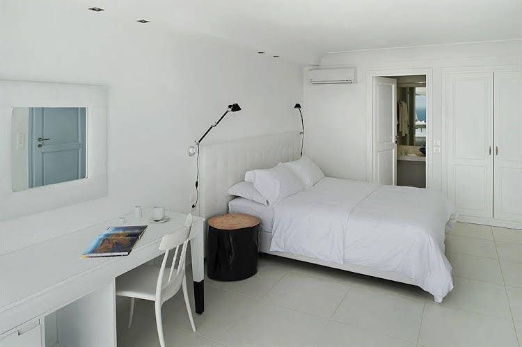 Lilium Santorini Villa2