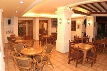 Hostal Illes Pitiuses3