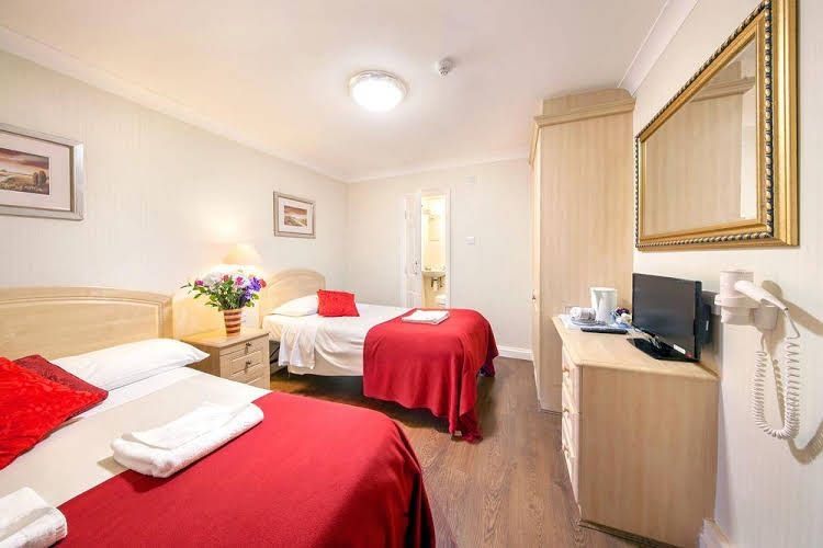 แฟร์เวย์ โฮเต็ล (Fairway Hotel)3