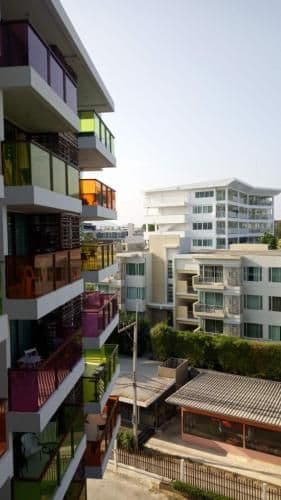 Apartment with Pool View