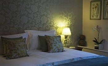 หมายเลข 30 ไนจ์บริดจ์ (No. 30 Knightsbridge)4