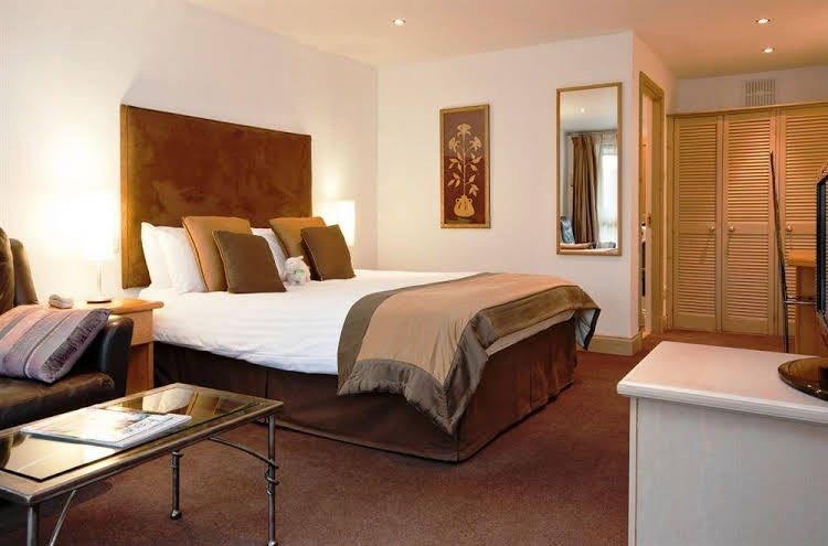 Regent Hotel By The Lake1