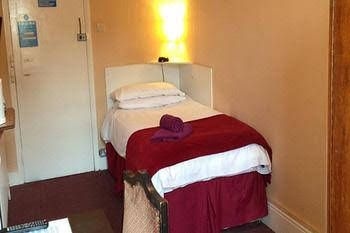 เอลส์ทรี อินน์ (Elstree Inn)3