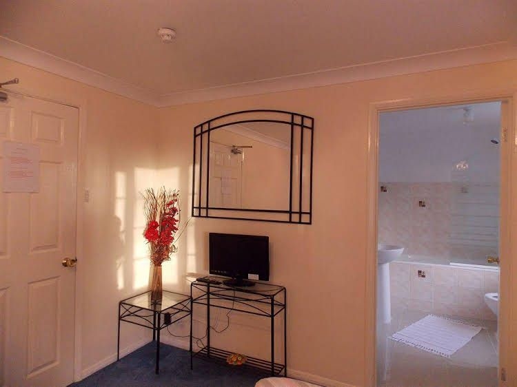 Da Vinci Guest House - Bed And Breakfast (Gatwick)1