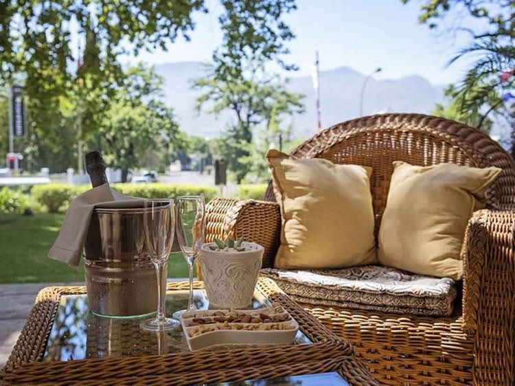 Oak Tree Lodge0