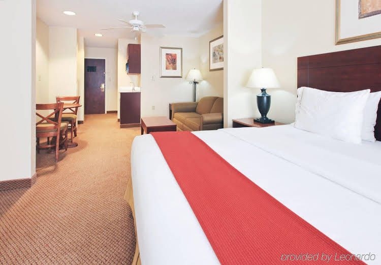 Holiday Inn Express Hotel & Suites Canton1