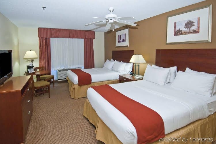 Holiday Inn Express Hotel & Suites Canton0