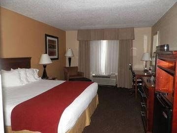 Holiday Inn Express Hotel & Suites Forest0
