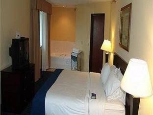 Red Roof Inn & Suites Lincoln1