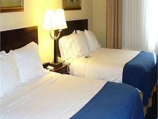 Red Roof Inn & Suites Lincoln2
