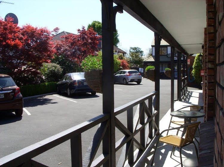 Tudor Court Motel4