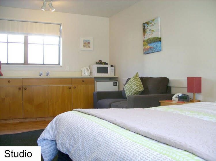 Tudor Court Motel0