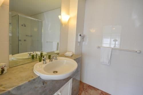 Deluxe Three-Bedroom Apartment