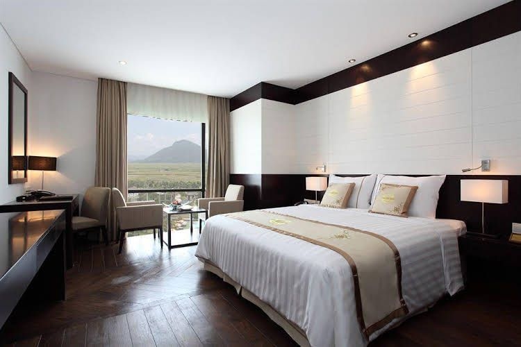 CenDeluxe Hotel2