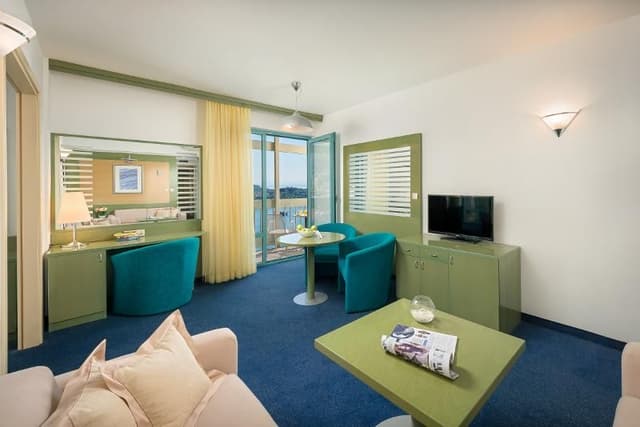 JUNIOR SUITE SEA VIEW WITH BALCONY
