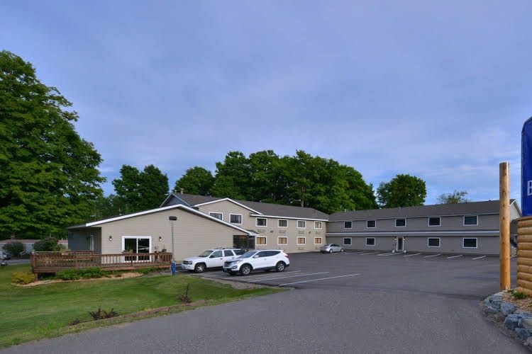 Americas Best Value Inn Marquette1