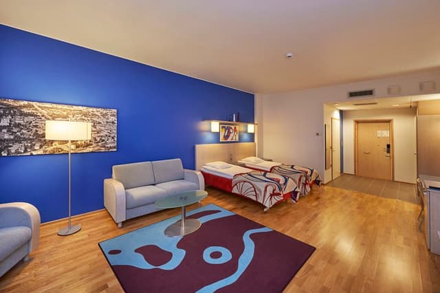 FAMILY ROOM STANDARD