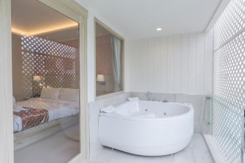 Deluxe Double Room with Spa Bath