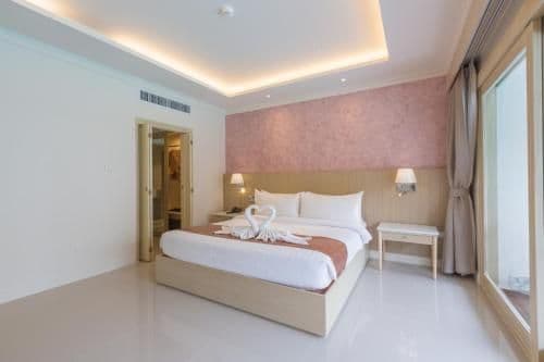 Suite with Direct Pool Access