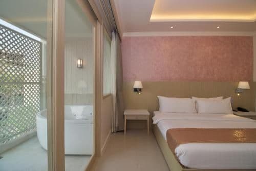 Deluxe Double Room with Spa Bath