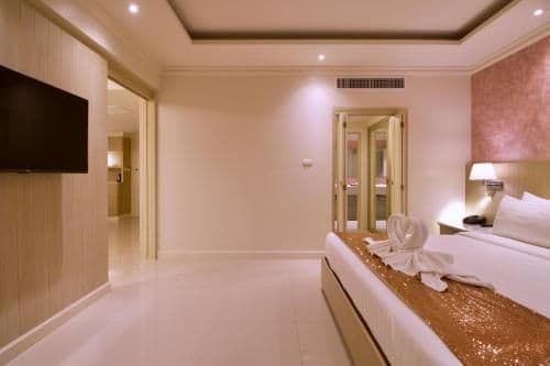 Suite with Direct Pool Access
