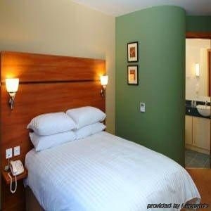Premier Inn Braintree (Freeport Village)1