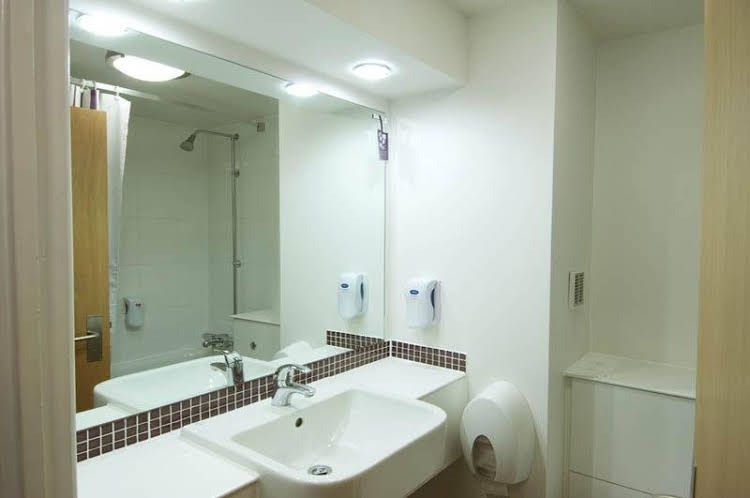 Premier Inn Warrington Centre3