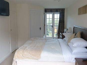 Crouchers Country Hotel0