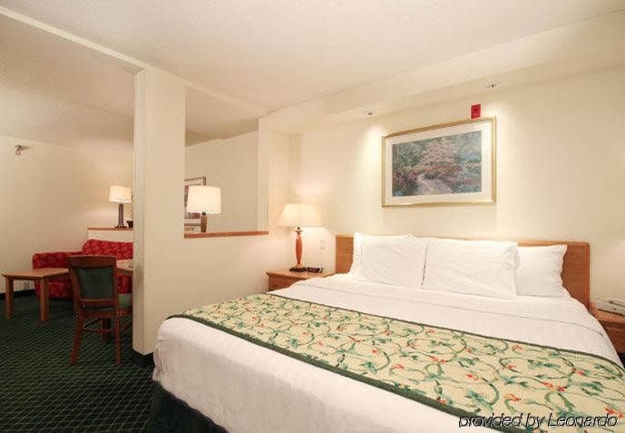 Fairfield Inn & Suites Kansas City North Near Worlds of Fun4