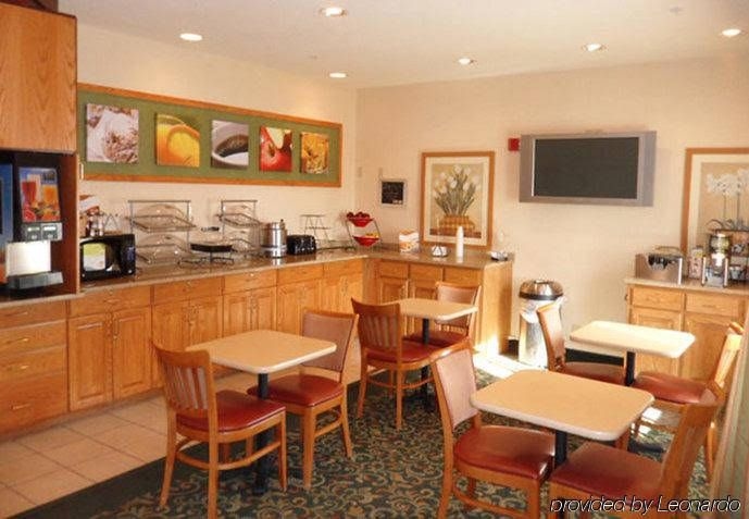 Fairfield Inn & Suites Kansas City North Near Worlds of Fun1
