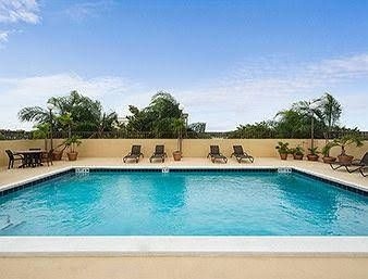 Days Inn Airport - Cruise Port South2