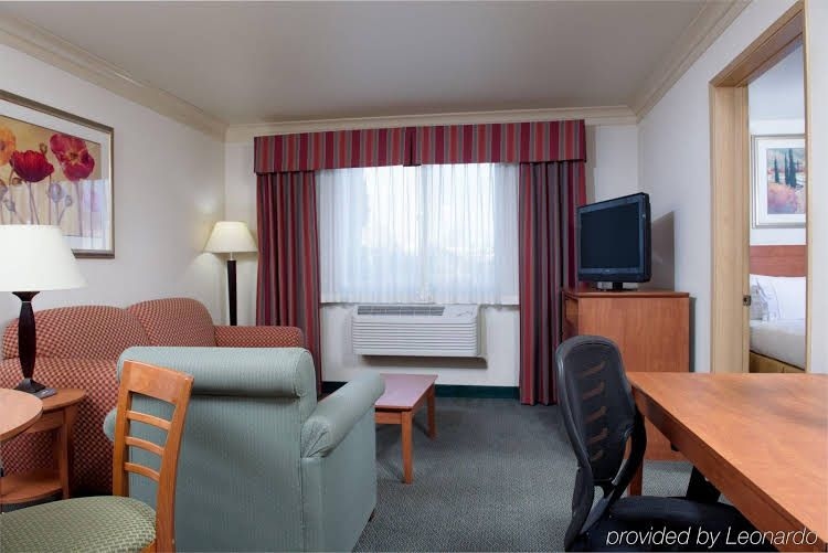 Holiday Inn Express Hotels & Suites Burlington3