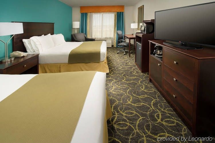 Holiday Inn Express Hotel and Suites DFW-Grapevine2